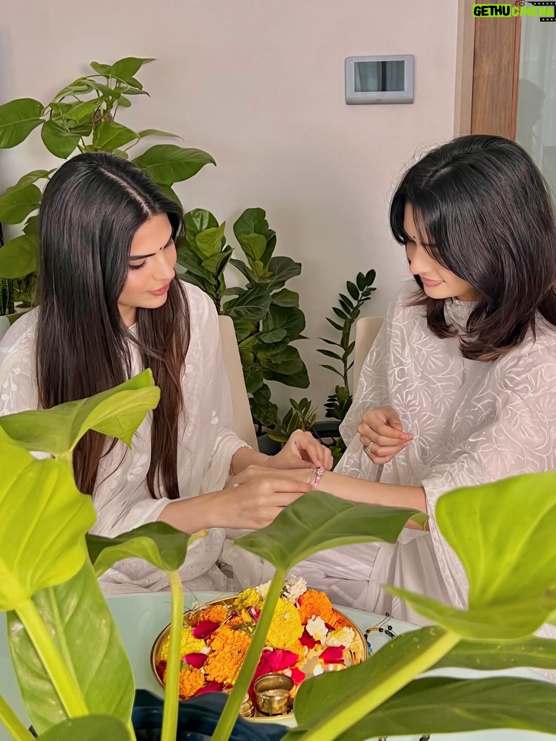 Rachel Gupta - 79.1K Likes - Our love lasts so long ❤️

Happy Rakhi to everyone! I love you so much. I am so lucky to have you in my life.✨