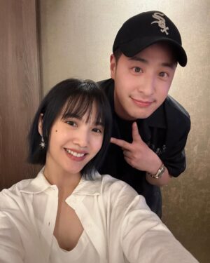 Rainie Yang Instagram - 謝謝Cindy的邀約 能和朋友們 孩子們 以及一直在努力瘦身的巨嬰兄弟聚餐 超幸福 超療癒🥰
@benprive_teppan 非常好吃 很精緻 味道更上一層樓了 恭喜Albert
人家下次還要吃😙
P.S 很多人問 在這跟大家說 偶不會化妝 我只有遮黑眼圈加上美圖秀秀後製的唇妝 就完妝了 哈哈哈
📷 7/16