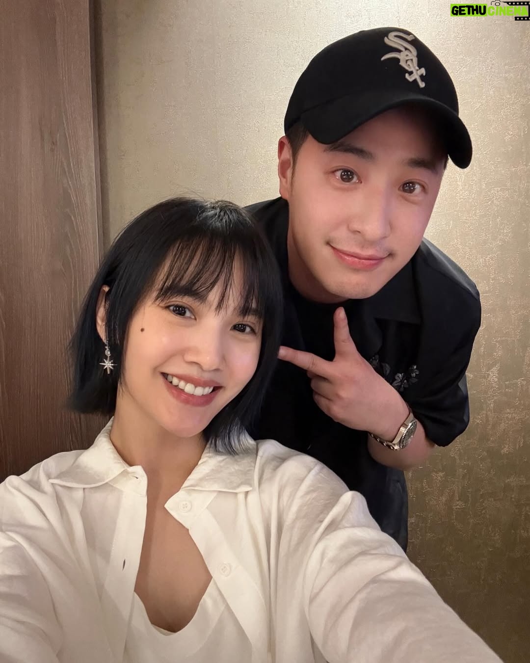 Rainie Yang - 25.3K Likes - 謝謝Cindy的邀約 能和朋友們 孩子們 以及一直在努力瘦身的巨嬰兄弟聚餐 超幸福 超療癒🥰
@benprive_teppan 非常好吃 很精緻 味道更上一層樓了 恭喜Albert
人家下次還要吃😙

P.S 很多人問 在這跟大家說 偶不會化妝 我只有遮黑眼圈加上美圖秀秀後製的唇妝 就完妝了 哈哈哈

📷 7/16