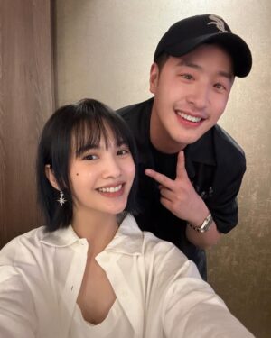Rainie Yang Instagram - 謝謝Cindy的邀約 能和朋友們 孩子們 以及一直在努力瘦身的巨嬰兄弟聚餐 超幸福 超療癒🥰
@benprive_teppan 非常好吃 很精緻 味道更上一層樓了 恭喜Albert
人家下次還要吃😙
P.S 很多人問 在這跟大家說 偶不會化妝 我只有遮黑眼圈加上美圖秀秀後製的唇妝 就完妝了 哈哈哈
📷 7/16