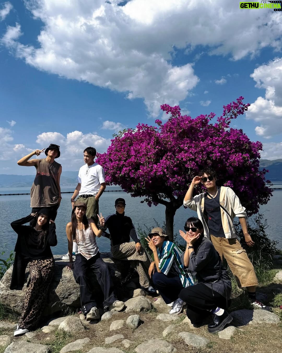 Rainie Yang - 16.8K Likes - 就用大理之收官畢旅Day 3來總結整個六月吧☀️（影片多，慎入！也有琳美照喔）

#生活碎片 #告別六月
#畢業旅行 #大理