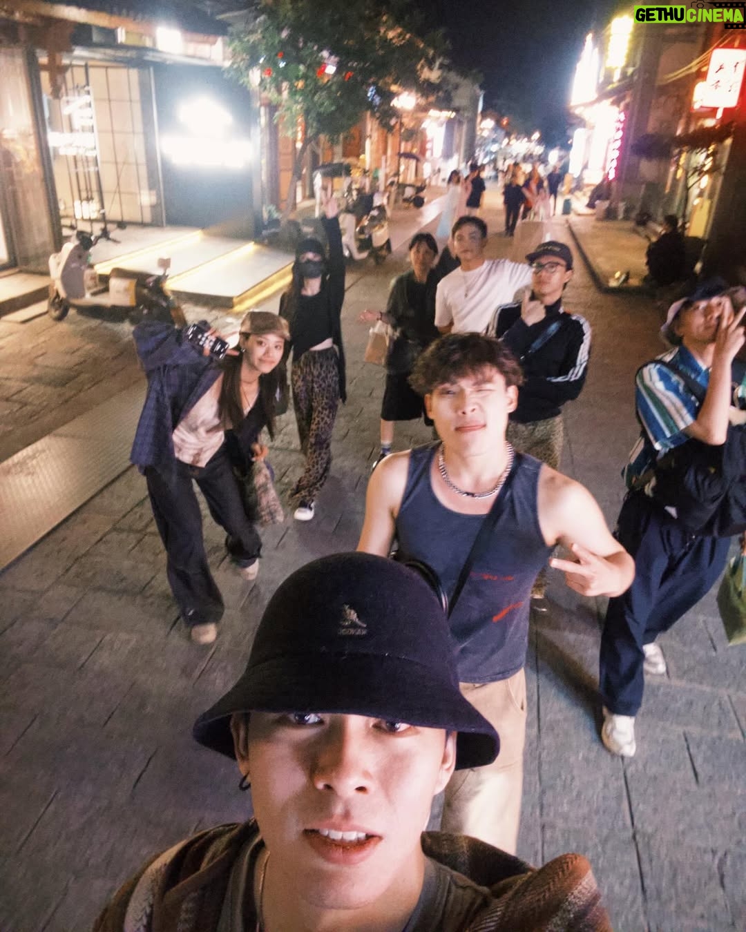 Rainie Yang - 16.8K Likes - 就用大理之收官畢旅Day 3來總結整個六月吧☀️（影片多，慎入！也有琳美照喔）

#生活碎片 #告別六月
#畢業旅行 #大理