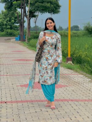 Rajdeep Kullar Instagram - Utton suit asmaani 🩵🍁
@rajdeep_kullar
#suit #love #lover #suitpunjabi #explorer #punjab #jatti #asmani #asman