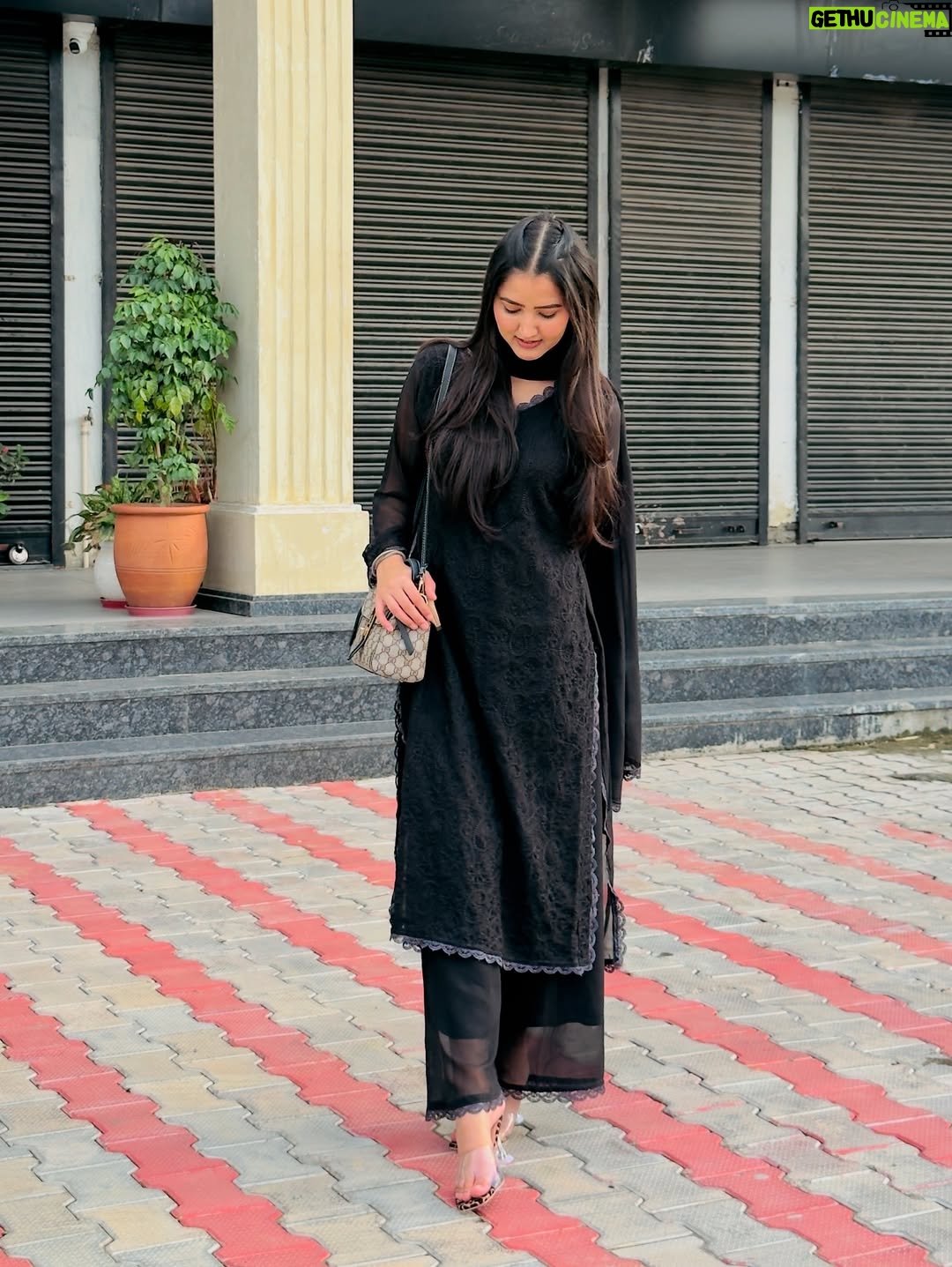 Rajdeep Kullar - 40.5K Likes - Kala suit 👑🖤