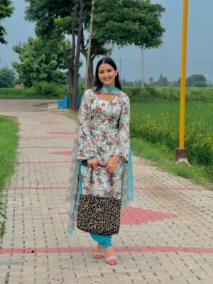 Rajdeep Kullar Instagram - Utton suit asmaani 🩵🍁
@rajdeep_kullar
#suit #love #lover #suitpunjabi #explorer #punjab #jatti #asmani #asman