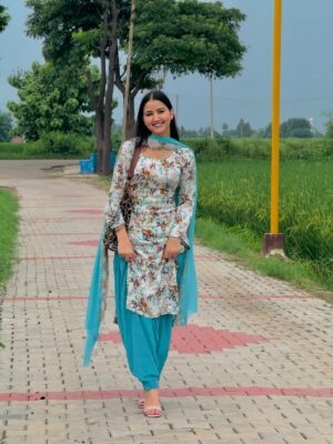 Rajdeep Kullar Instagram - Utton suit asmaani 🩵🍁
@rajdeep_kullar
#suit #love #lover #suitpunjabi #explorer #punjab #jatti #asmani #asman