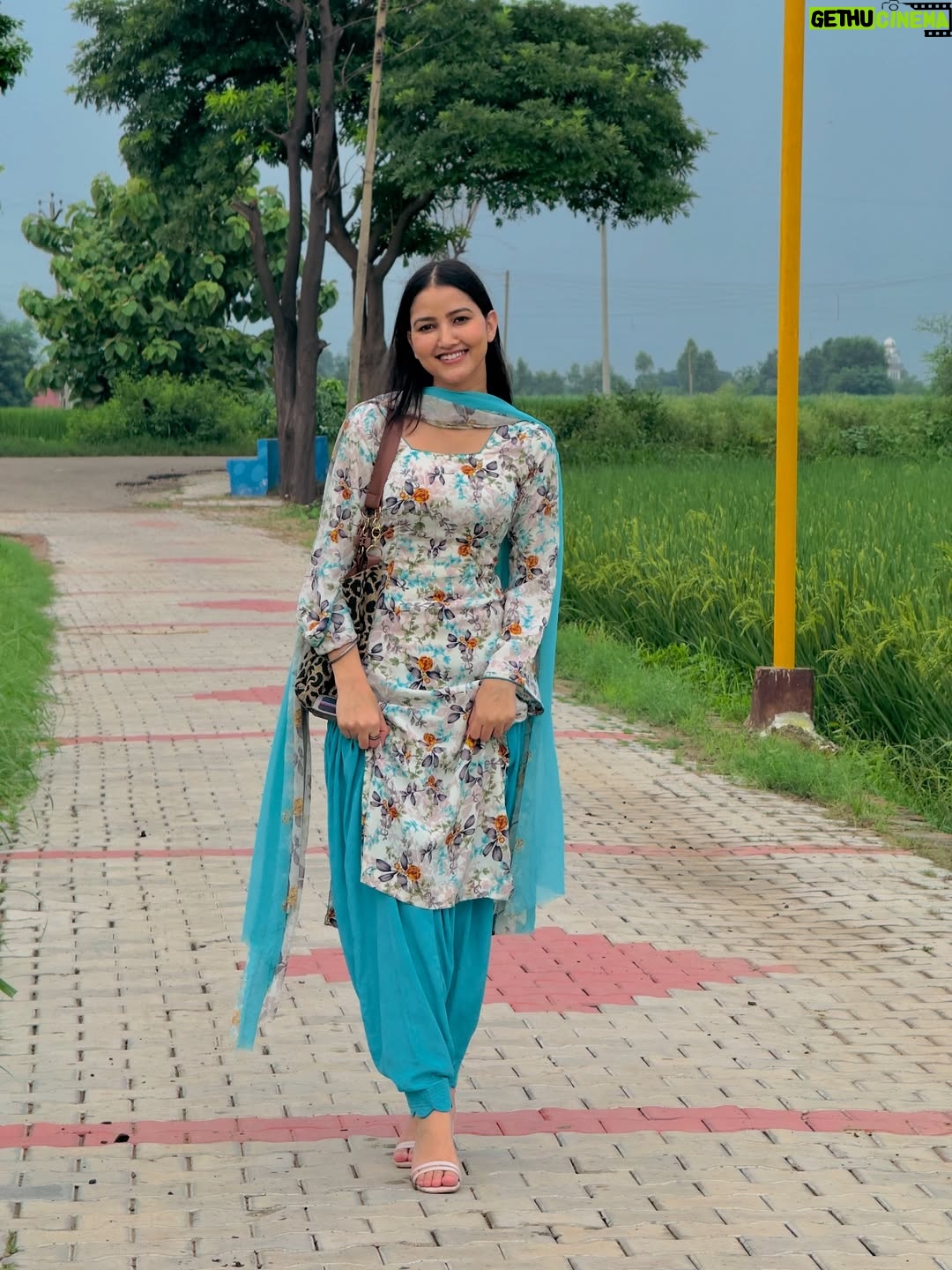 Rajdeep Kullar - 34.1K Likes - Utton suit asmaani 🩵🍁 

@rajdeep_kullar 

#suit #love #lover #suitpunjabi #explorer #punjab #jatti #asmani #asman