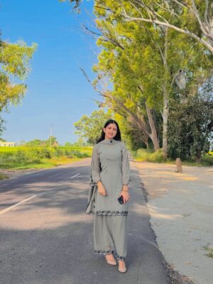 Rajdeep Kullar Instagram - Banda ban sohneya 🩶🌷
@rajdeep_kullar #rajdeepkullar
#instagram #instalike #instadaily #instagood #insta #explorer #explorepage #explore #exploremore #exploring #explorecanada #viral #viralpost #punjabisuit #love #jatti
