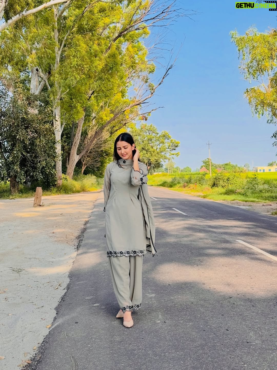 Rajdeep Kullar - 44.4K Likes - Banda ban sohneya 🩶🌷 

@rajdeep_kullar #rajdeepkullar 

#instagram #instalike #instadaily #instagood #insta #explorer #explorepage #explore #exploremore #exploring #explorecanada #viral #viralpost #punjabisuit #love #jatti