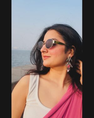 Rajshree sharma Instagram - Drop a pink heart if you find this gorgeous🩷
#trending #trendingreels #love #fashionstyle #ootd #recreation #trend #trendingsongs #dailyquotes #fyp #srk