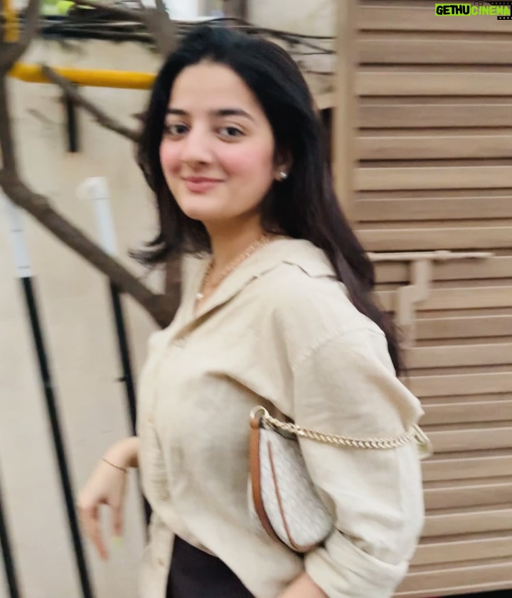 Rajshree sharma - 4.7K Likes - Baddie at Blondie!!
Yuck😝
