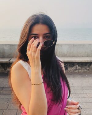 Rajshree sharma Instagram - Drop a pink heart if you find this gorgeous🩷
#trending #trendingreels #love #fashionstyle #ootd #recreation #trend #trendingsongs #dailyquotes #fyp #srk
