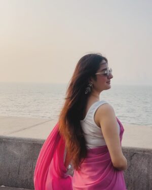 Rajshree sharma Instagram - Drop a pink heart if you find this gorgeous🩷
#trending #trendingreels #love #fashionstyle #ootd #recreation #trend #trendingsongs #dailyquotes #fyp #srk