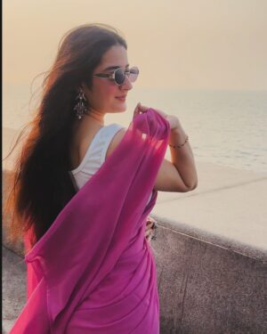 Rajshree sharma Instagram - Drop a pink heart if you find this gorgeous🩷
#trending #trendingreels #love #fashionstyle #ootd #recreation #trend #trendingsongs #dailyquotes #fyp #srk