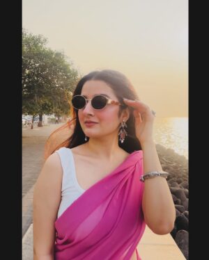 Rajshree sharma Instagram - Drop a pink heart if you find this gorgeous🩷
#trending #trendingreels #love #fashionstyle #ootd #recreation #trend #trendingsongs #dailyquotes #fyp #srk
