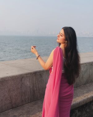 Rajshree sharma Instagram - Drop a pink heart if you find this gorgeous🩷
#trending #trendingreels #love #fashionstyle #ootd #recreation #trend #trendingsongs #dailyquotes #fyp #srk