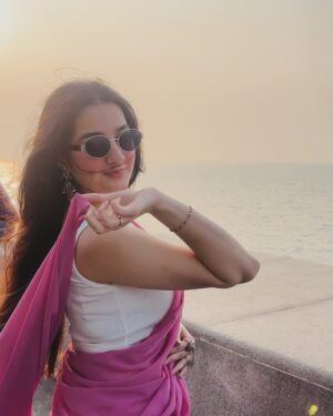 Rajshree sharma Instagram - Drop a pink heart if you find this gorgeous🩷

#trending #trendingreels #love #fashionstyle #ootd #recreation #trend #trendingsongs #dailyquotes #fyp #srk