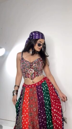 Rajvee Gandhi Instagram - Recreated this vibrant @aliaabhatt look & it looked slayyyy🩷
Funn @funcho x @radiancedandiya night!!!🕺🏻
Outfit @manasika.in