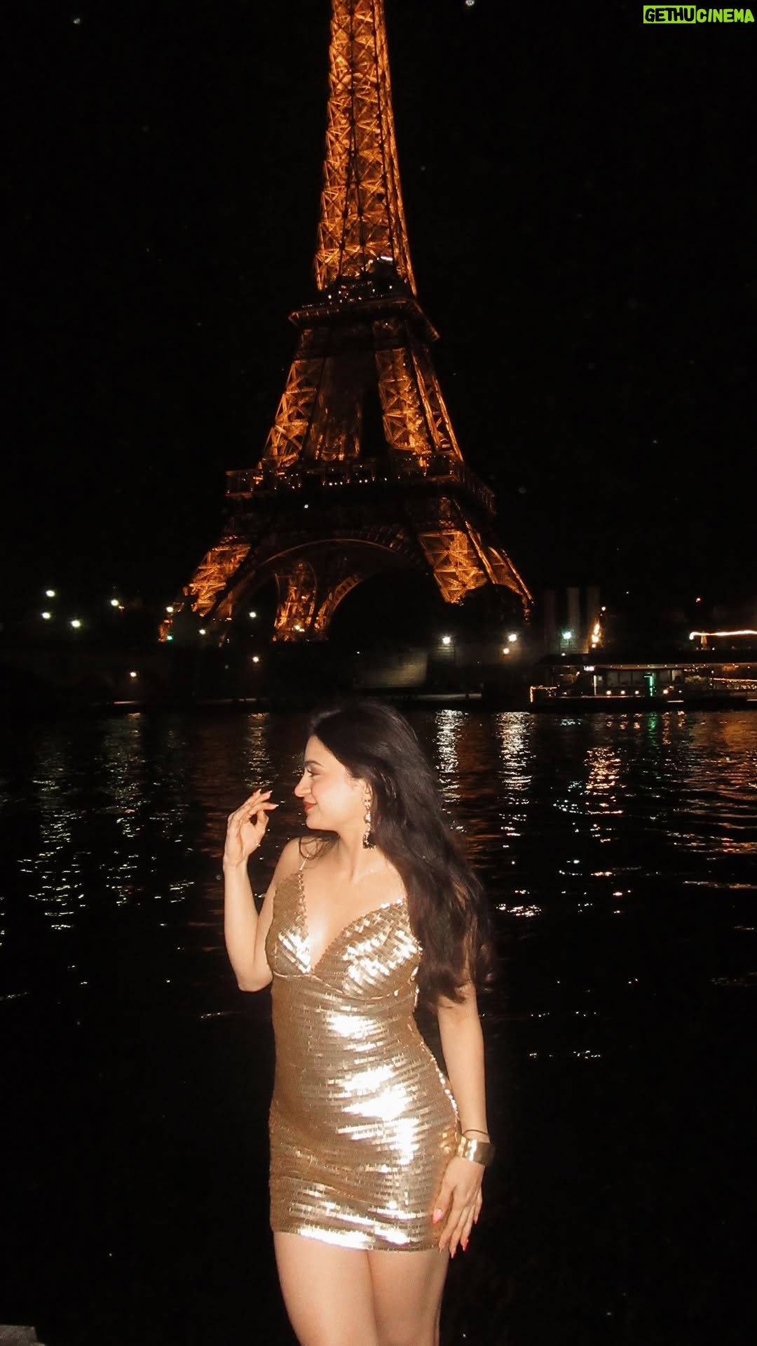 Rajvee Gandhi - 48.5K Likes - Vee says Bonjour ✨

Dress @tnndout
