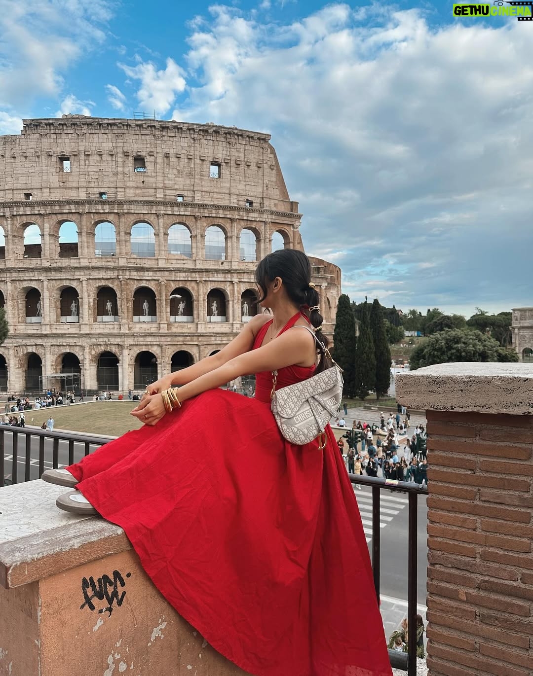 Rajvee Gandhi - 53.4K Likes - Rome stole a pizza my heart.❤️
Last post: is he in love w me?🙂‍↔️