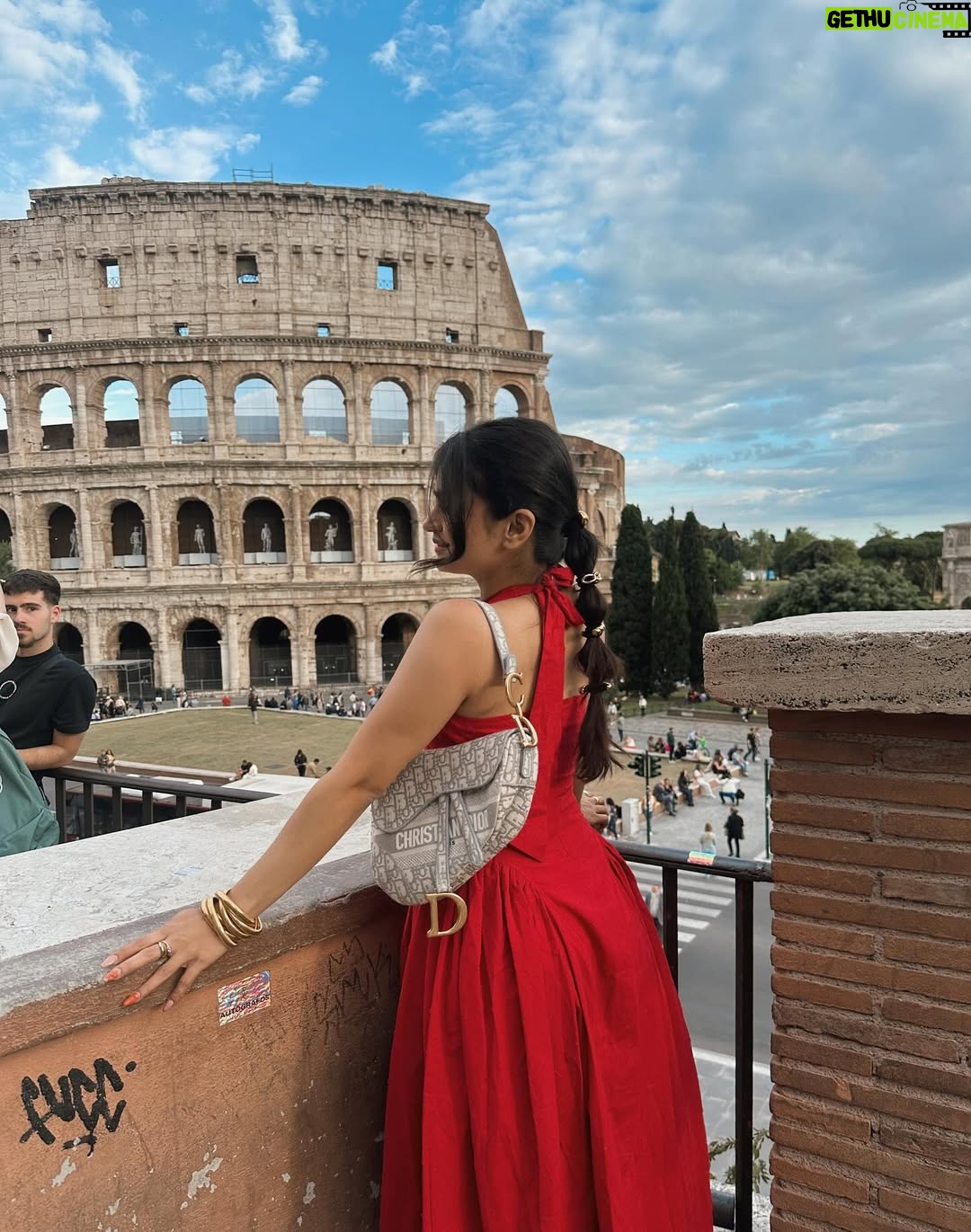 Rajvee Gandhi - 53.4K Likes - Rome stole a pizza my heart.❤️
Last post: is he in love w me?🙂‍↔️