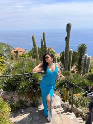 Rajvee Gandhi Instagram - French kisses and Riviera wishes ššāØšµ
Outfit @a.la.modebyakanksha
#FrenchRiviera #Eze #Nice #SouthOfFrance