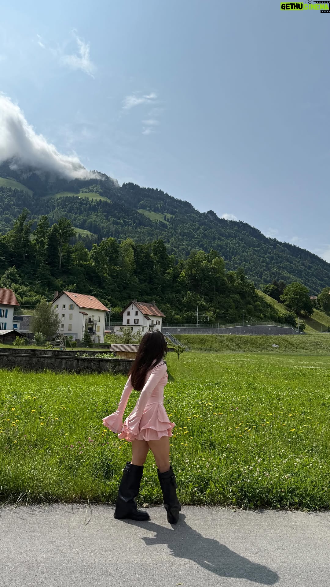 Rajvee Gandhi - 48.5K Likes - Switzerland you beauty 🛤️💛