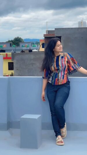 Raksha Upadhyay Instagram - मेरे मन को तुम हर बार ज्यादा चाहिए... पिछली मुलाकात से भी ज्यादा,वो गले लगने की चाहत,वो बातों की गर्माहट और हां वो तुम्हारा स्पर्श भी पहले से ज्यादा चाहिए, वो तुम्हारी खुशबू की महक मुझमें पहले से ज्यादा चाहिए..सुकून महसूस करना है तुम संग पहले से और भी ज्यादा❤️