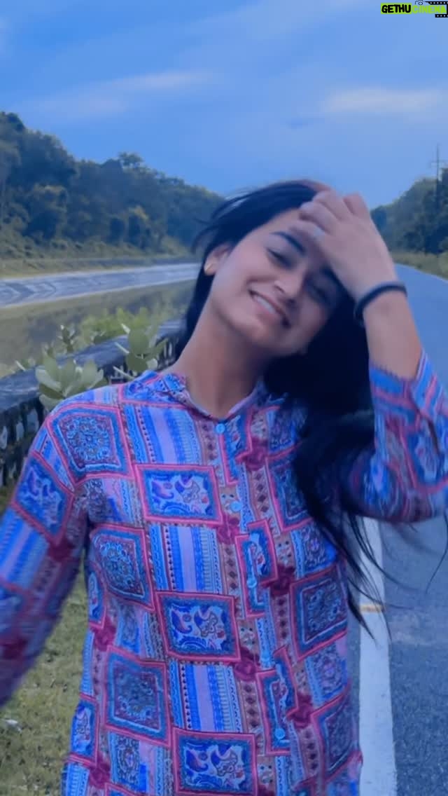 Raksha Upadhyay - 3 Likes - तुम, तुम्हारी मौजूदगी, तुम्हारी बातें, तुम्हारे ख्याल..❤️
शायद यही तो है वो एहसास जो ज़िंदगी को और खूबसूरत बना देता है…

कभी-कभी शब्द कम पड़ जाते हैं,
पर दिल की धड़कन सब कुछ बयां कर देती है! 💕

अगर आपके पास भी कोई ऐसा है जिसकी मौजूदगी
आपकी ज़िंदगी को और ख़ास बना देती है,
तो इस रील को उसे ज़रूर भेजो ✨”

⸻

📌
💬 Comments में बताओ – कौन है वो इंसान जो आपकी ज़िंदगी में सबसे खास है?
❤️ इस रील को शेयर करो उस special one के साथ।
👀 और ऐसे ही soulful कंटेंट के लिए follow करना मत भूलना।

⸻

🔖
#TumAurMain #SoulConnection #DilKiBaat #LoveVibes #Feelings #HeartTalks #InstaReel #DearRaksha #HaqSePyaar #LifeWithYou #dearraksha #dear_raksha