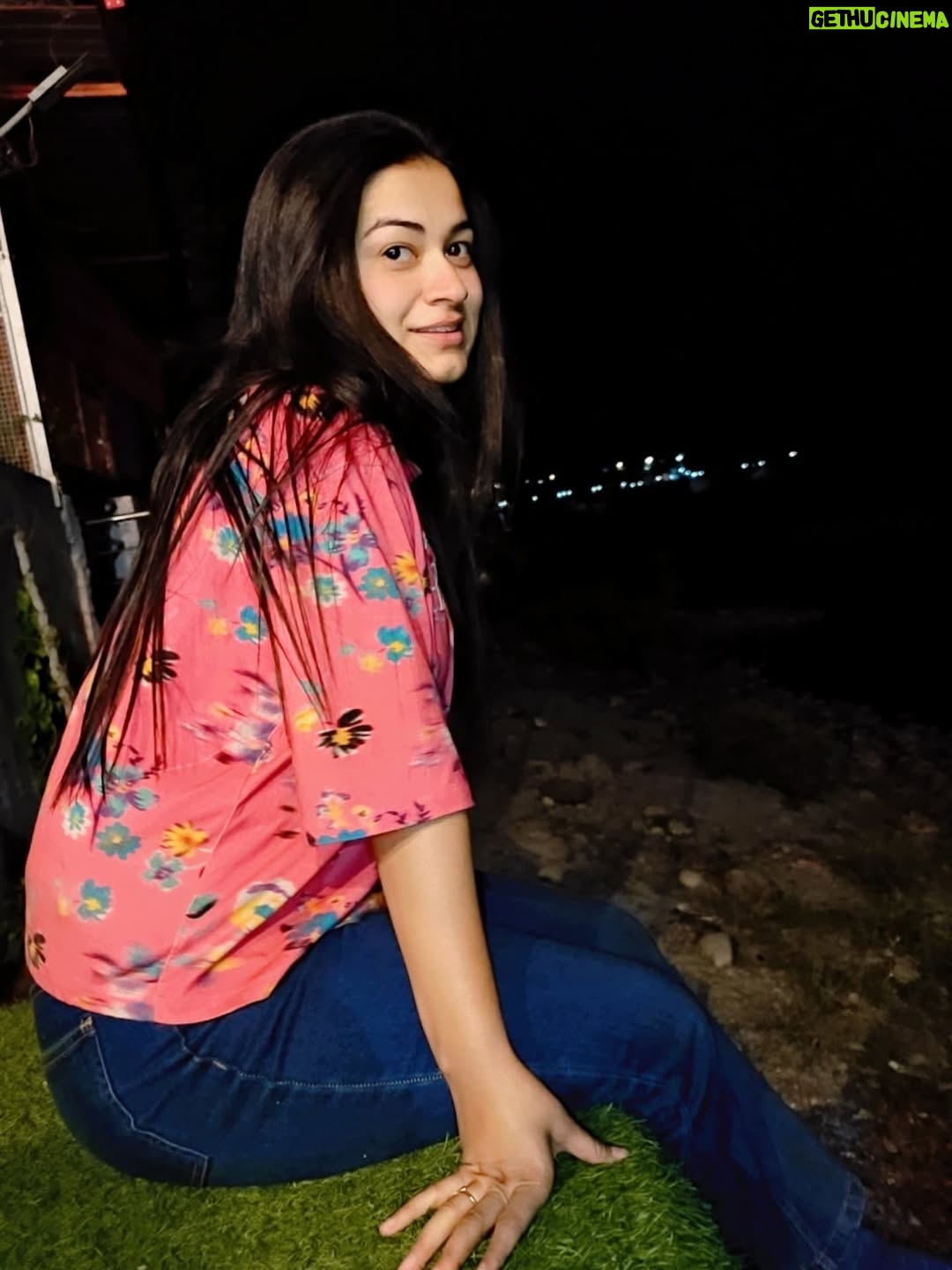 Raksha Upadhyay - 3 Likes - ✨ "सुनो, इश्क़ हो तुम..." ✨
कभी किसी ने तुम्हें कहा है कि तुम्हारी आँखें सिर्फ आँखें नहीं...
 एक पूरी कहानी हैं?
तुम्हारी इन आंखों में जब मैं खुद को महसूस करती हूं, तो लगता है जैसे ज़िंदगी का सबसे खूबसूरत सफ़र वहीं रुक गया हो।
आईने में जब भी देखना, अपनी उन आँखों की गहराई में मेरा प्यार महसूस करना... क्योंकि ये इश्क़ सिर्फ लफ़्ज़ों का नहीं, रूह का है।
तुम इन आँखों में हमेशा मेरी दास्तां बने रहना... और मैं तुम्हारी इन निगाहों का मुकम्मल सफ़र। ❤️

🌸 प्यार सिर्फ कहा नहीं जाता... महसूस भी किया जाता है।
तो बताओ... क्या कभी किसी की आँखों में खुद को देखा है? 👀✨
कमेन्ट में मुझे बताओ, तुम्हें किसकी आँखें सबसे ज्यादा खूबसूरत लगती हैं? 💬

---

✅ Double-tap करो अगर ये पढ़कर तुम्हारे दिल में भी कोई नाम आया हो।
✅ इस पोस्ट को शेयर करो उस शख़्स के साथ जो तुम्हारे लिए सबसे खास है।

---

#IshqWaliFeel #DilKiBaat #HeartfeltVibes #LoveInWords #FeelTheLove #Hindipoetry #RomanticThoughts #InstaLove #DeepConnection #PyarKaSafar #SoulfulWords #DearRaksha #DearRaksha #dear_raksha