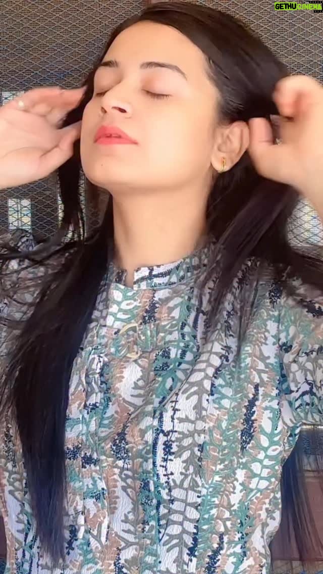 Raksha Upadhyay - 3 Likes - कभी–कभी लफ़्ज़ कम पड़ जाते हैं,
और आँखें सब कुछ कह देती हैं…✨
अगर कभी नज़रों से ही दिल की बात कहनी पड़े,
तो आप किसे देखकर कहना चाहोगे? 💭

⸻

💬
❤️ इस रील को उस special one को भेजो जिसे तुम बिना बोले सब कुछ कहना चाहते हो।
👇 Comments में लिखो — “किसकी आँखें तुम्हारी सबसे बड़ी कमजोरी हैं?”

⸻

🔖
#NazreinKehJatiHain #DilKiBaat #SoulfulConnection #LoveVibes #InstaReels #HeartTalks #DearRaksha #HaqSePyaar #AnkheinBoltiHain #InLove