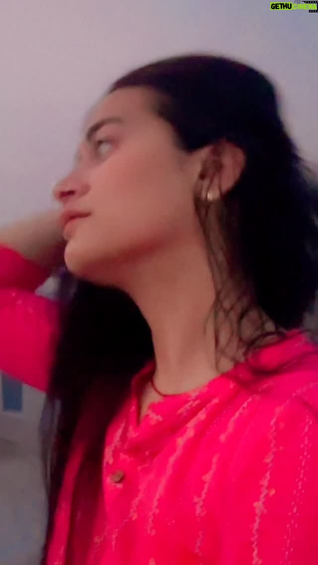 Raksha Upadhyay - 3 Likes - This attachment of the heart
Does it happen to everyone just like this?
I feel like sending a message
I dial the call and then hang up

For a few days now
I feel like sending a DM
Then I stop myself

Is there anyone else
To whom all this happens..??