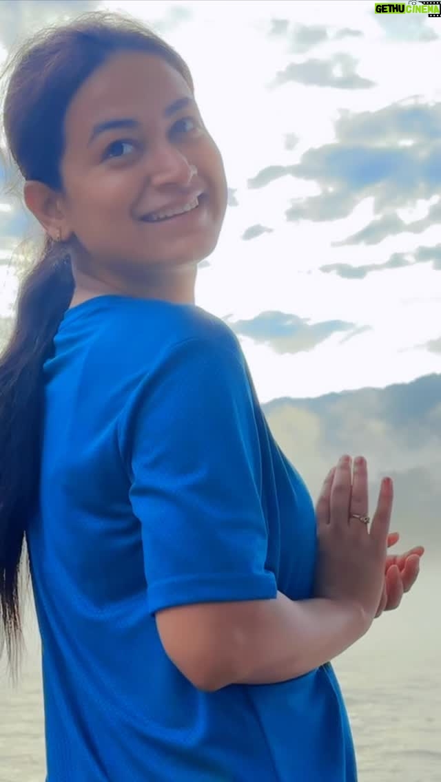 Raksha Upadhyay - 3 Likes - इस भागती-दौड़ती ज़िन्दगी में कभी-कभी रुककर सोचना ज़रूरी है…
Are you really getting what you are running for? 🏃‍♀️💭
कहीं दूसरों की खुशियों के चक्कर में, तुमने खुद को तो नहीं खो दिया?

Pause करो… breathe लो… और एक बार खुद से पूछो—
“Am I truly happy? Is this race even worth it?” 🌿🌸

क्योंकि अगर जवाब ना है, तो फिर इस दौड़ का कोई मतलब नहीं…
कुछ पल अपने लिए निकालो, अपने लिए जियो, और देखो…
ज़िन्दगी वाकई कितनी खूबसूरत लगने लगती है ✨💫

⸻

💬
👉 आज एक मिनट रुककर खुद से पूछो – मैं कैसा महसूस कर रहा/रही हूँ?
अगर ये post तुम्हें भी थोड़ी देर के लिए सोचने पर मजबूर कर रही है, तो ❤️ दबाओ और comments में लिखो — आप कब आखिरी बार खुद के लिए रुके थे? 🌸

⸻

🔖#dearraksha #dear_raksha #poetry #reels 
#PauseForYourself #LifeReflections #SelfLoveJourney #DearRaksha #MindfulLiving #SoulfulThoughts #ZindagiKePal #TakeABreath #InnerPeace