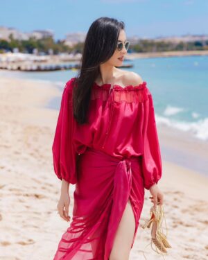 Raline Shah Instagram - Water calls, Pisces answers.
