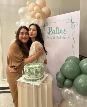 Raline Shah Instagram - Iftar Birthday last month, how time flies✨🤍
I spent my formative teenage years with this bunch. So grateful that we can still feel so close after all these years! Heart and belly full of joy and giggles to last. Catching up over a long “lepak” session and a birthday that I just had to show up to and fly “home”.
Home for me is not a place, home is a feeling of peace and being accepted unconditionally by the people I love no matter what happens in this life.
Thank you for throwing this lovely buka puasa celebration @ririshah @sashayusof @bakers.33 🤍 🥹
You guys are unforgettable in every way🙃