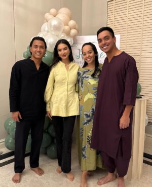 Raline Shah Instagram - Iftar Birthday last month, how time flies✨🤍
I spent my formative teenage years with this bunch. So grateful that we can still feel so close after all these years! Heart and belly full of joy and giggles to last. Catching up over a long “lepak” session and a birthday that I just had to show up to and fly “home”.
Home for me is not a place, home is a feeling of peace and being accepted unconditionally by the people I love no matter what happens in this life.
Thank you for throwing this lovely buka puasa celebration @ririshah @sashayusof @bakers.33 🤍 🥹
You guys are unforgettable in every way🙃