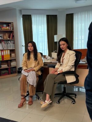 Raline Shah Instagram - Its a wrap! Shooting penuh kenangan di Pulau Bangka…Setelah sekian lama tdk terlibat film… it feels like coming home. Thank you fam! 🎬
#suamikulukaku