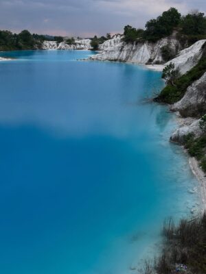 Raline Shah Instagram - Danau Kaolin Bangka: Keindahan Biru Alami tanpa Filter. Danau ini terbentuk dari bekas tambang kaolin (bahan baku keramik) yang kini berubah jadi destinasi alam menakjubkan. Contoh nyata kolaborasi antara alam dan industri.
Swipe ampe abis untuk pesan penting titipan Danau Kaolin 🫶🏼
#DanauKaolin #WisataBangka #AlamTanpaFilter #HiddenParadise #cintaindonesia
