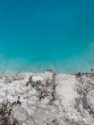 Raline Shah Instagram - Danau Kaolin Bangka: Keindahan Biru Alami tanpa Filter. Danau ini terbentuk dari bekas tambang kaolin (bahan baku keramik) yang kini berubah jadi destinasi alam menakjubkan. Contoh nyata kolaborasi antara alam dan industri.
Swipe ampe abis untuk pesan penting titipan Danau Kaolin 🫶🏼
#DanauKaolin #WisataBangka #AlamTanpaFilter #HiddenParadise #cintaindonesia