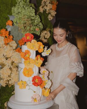 Raline Shah Instagram - Perayaan hari lahir di bulan Ramadhan❤️
Terimakasih atas semua kasih dan sayangnya🥹
Venue @stalkjakarta
Decor @peaandpie
MC @bayuadhitama