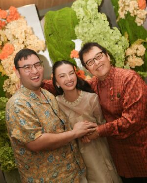 Raline Shah Instagram - Perayaan hari lahir di bulan Ramadhan❤️
Terimakasih atas semua kasih dan sayangnya🥹
Venue @stalkjakarta
Decor @peaandpie
MC @bayuadhitama