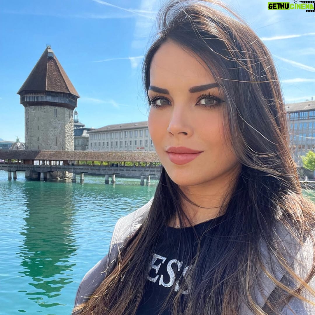 Rana El Hariri - 18.3K Likes - 💙