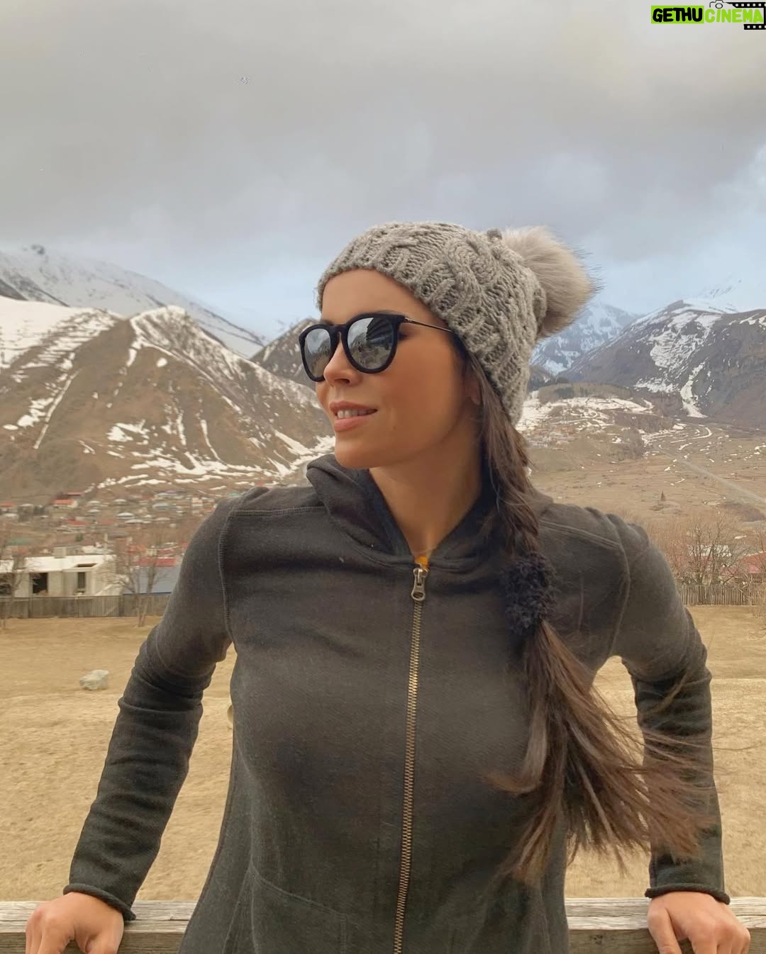 Rana El Hariri - 18.8K Likes - جبال جورجيا🏔😍 من أجمل الأماكن يلي زرتها بحياتي .. خبروني أنتو, شو أجمل مكان زرتوه أو بتتمنوا تزوروه؟