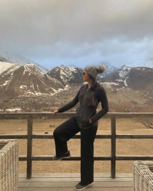 Rana El Hariri Instagram - جبال جورجيا🏔😍 من أجمل الأماكن يلي زرتها بحياتي .. خبروني أنتو, شو أجمل مكان زرتوه أو بتتمنوا تزوروه؟