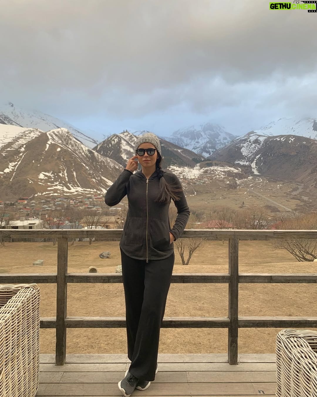 Rana El Hariri - 18.8K Likes - جبال جورجيا🏔😍 من أجمل الأماكن يلي زرتها بحياتي .. خبروني أنتو, شو أجمل مكان زرتوه أو بتتمنوا تزوروه؟