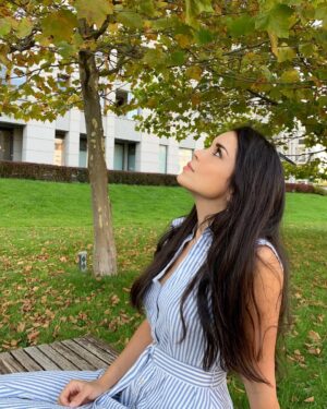 Rana El Hariri Instagram - شو سر السعادة برأيكم؟ 🌸