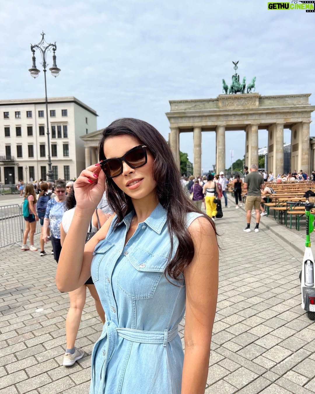 Rana El Hariri - 18.4K Likes - خبروني بأي بلد أنتو موجودين حالياً؟ 🌍😊