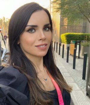 Rana El Hariri Instagram - 😊😎 بنظارة أو بدون نظارة؟