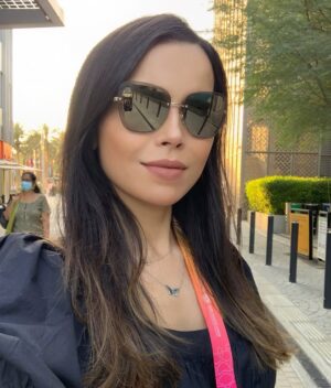 Rana El Hariri Instagram - 😊😎 بنظارة أو بدون نظارة؟