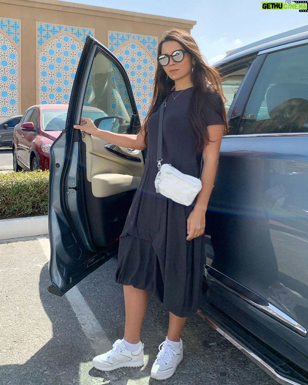 Rana El Hariri - 32.5K Likes - 🤍 If you are searching for a reason to leave stop. The search is a reason. 🖤